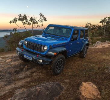 Novos Jeep® Wrangler e Gladiator desembarcam no Brasil em suas versões mais extremas