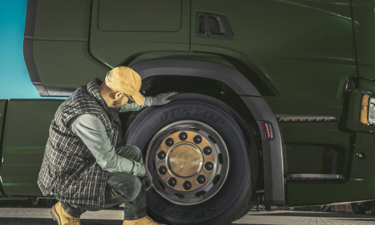 Pneus certos e manutenção preventiva: o segredo dos caminhoneiros para maximizar lucros