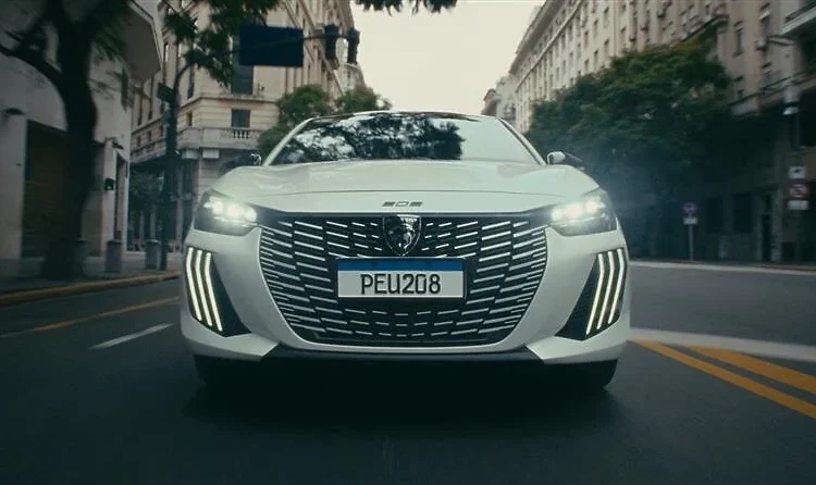 A PEUGEOT traz uma nova campanha cheia de energia e bom humor com o Novo PEUGEOT 208