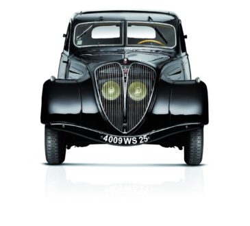 PEUGEOT 402 COMEMORA SEU 90º ANIVERSÁRIO