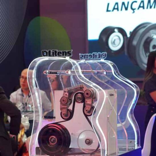 Litens apresenta soluções e faz demonstração de funcionamento do primeiro tensionador V para veículos híbridos do Brasil durante a Automec