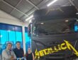 Rodonaves IVECO comemora Dia do Rock na região de Ribeirão Preto com venda de caminhão inspirado na banda Metallica