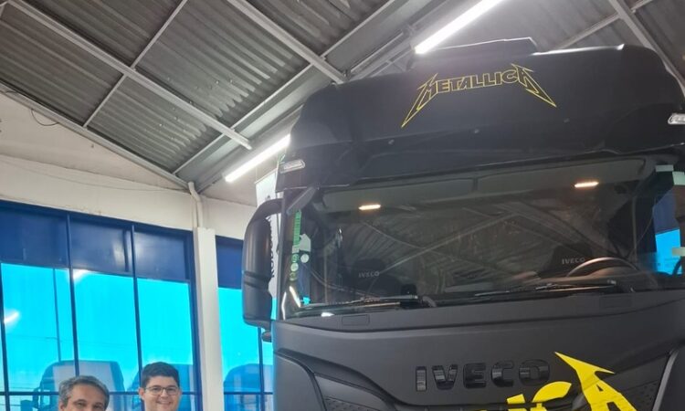 Rodonaves IVECO comemora Dia do Rock na região de Ribeirão Preto com venda de caminhão inspirado na banda Metallica