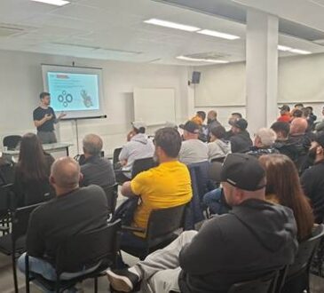 Vedamotors realiza workshop gratuito e prático para mecânicos