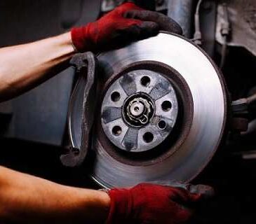 Perda de eficiência do freio traseiro no sistema a tambor pode acarretar problemas