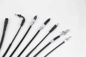 Cuidados para garantir o bom funcionamento dos cabos de comando da moto