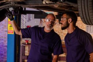 Como identificar problemas na caixa de direção do veículo