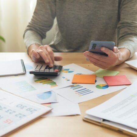 Motorista brasileiro usa em média 2 aplicativos